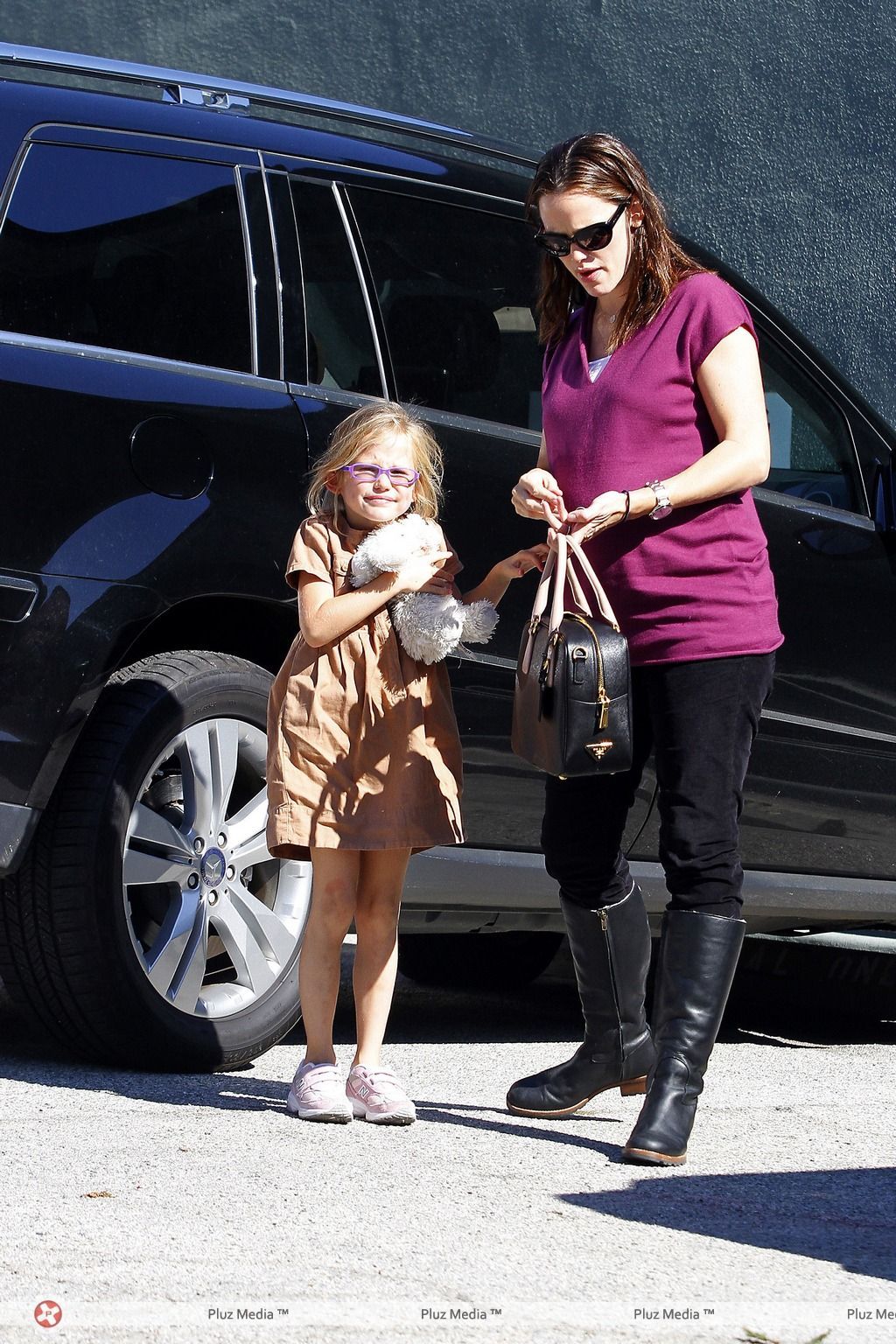 Jennifer Garner takes her daughter Violet Affleck to the dentist | Picture 112718